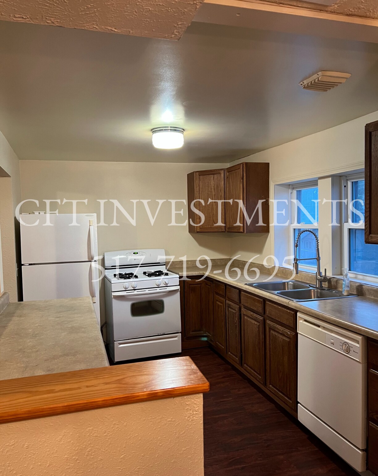 Kitchen - 14360 S Grange Rd