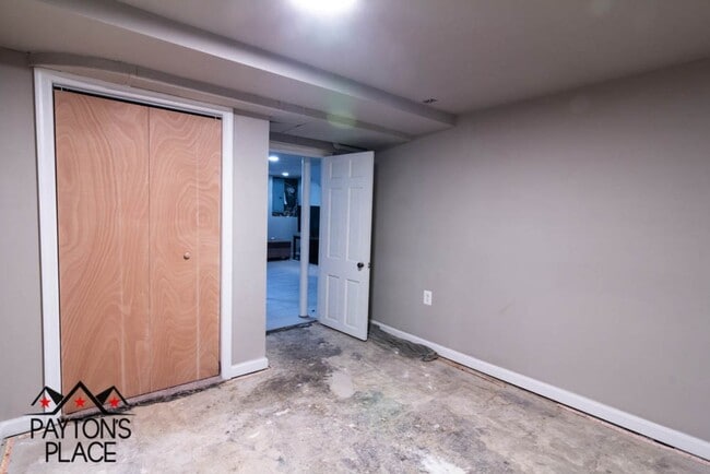 Building Photo - Spacious Single Family home with Huge Back...