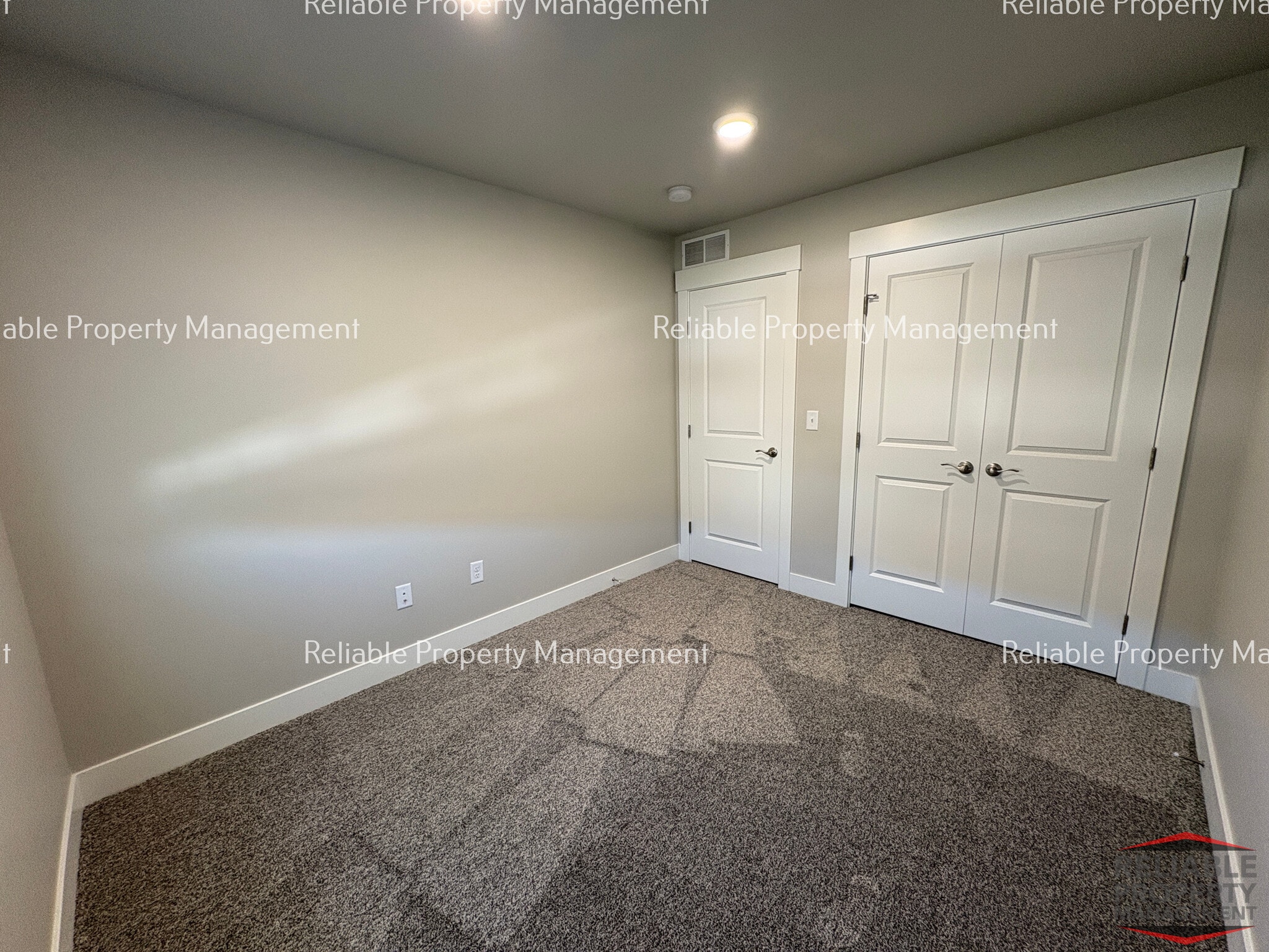 Building Photo - 2015 Lawrence Ln