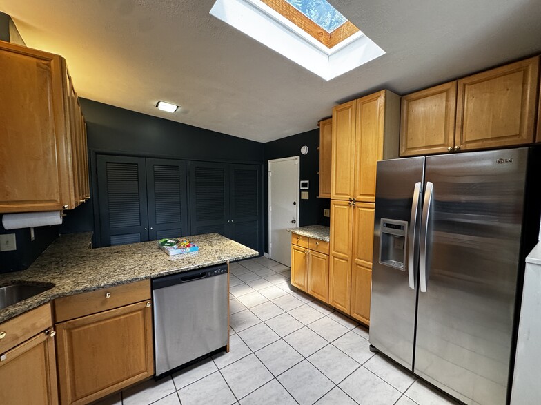 Building Photo - 19 Stoneyside Ln