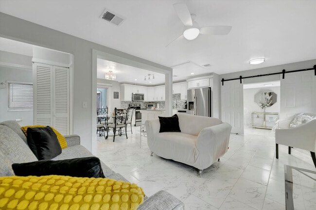 Building Photo - 4213 E Yukon St