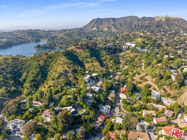 Building Photo - 2775 Rinconia Dr