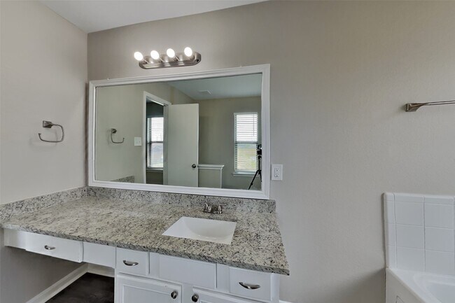 Building Photo - 2902 Crestbrook Bend Ln