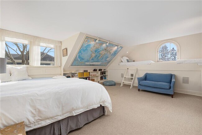 Building Photo - 4 Hunter Ave