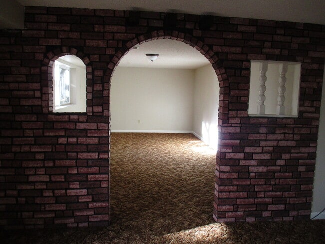 Building Photo - Wow!! 2 Master Suites