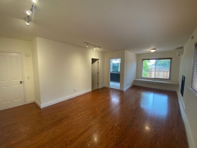 Building Photo - 340 Bishop Ave