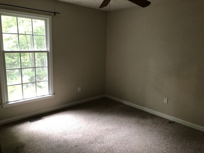 Building Photo - 2021 Eastwood Dr