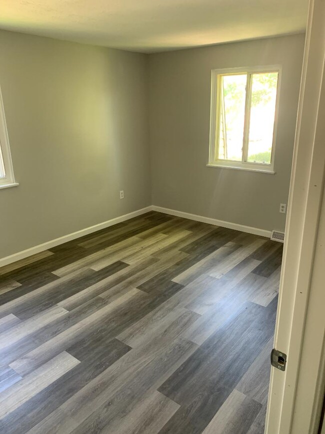 Building Photo - 5510 Beavercrest Dr