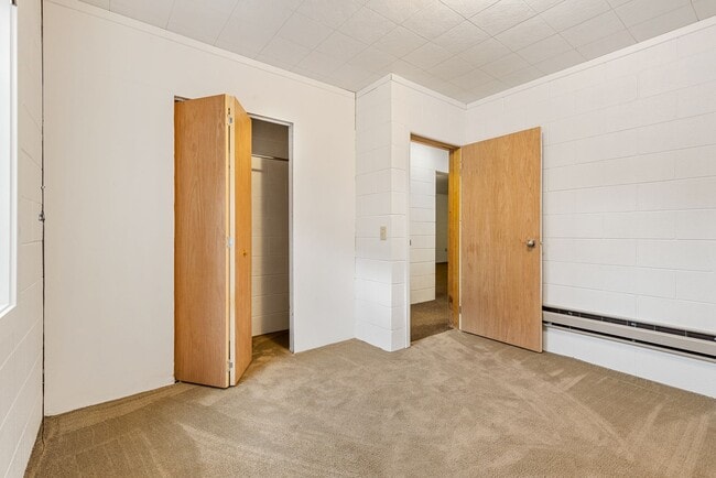 Building Photo - 9 Big Horn Dr