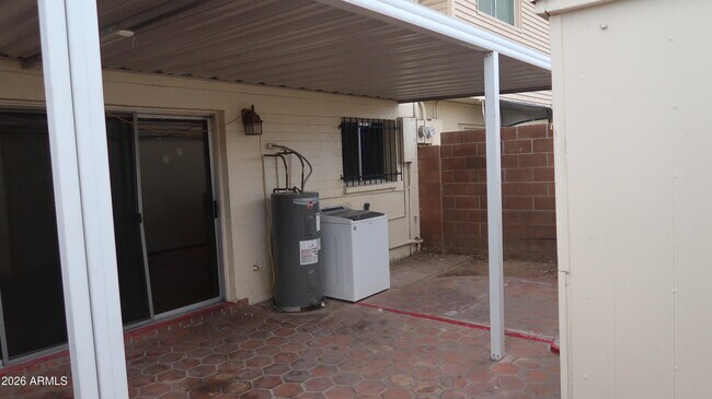 Building Photo - 1627 W Hazelwood St