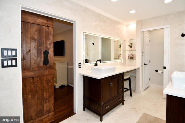 Building Photo - 12134 Holly Knoll Cir