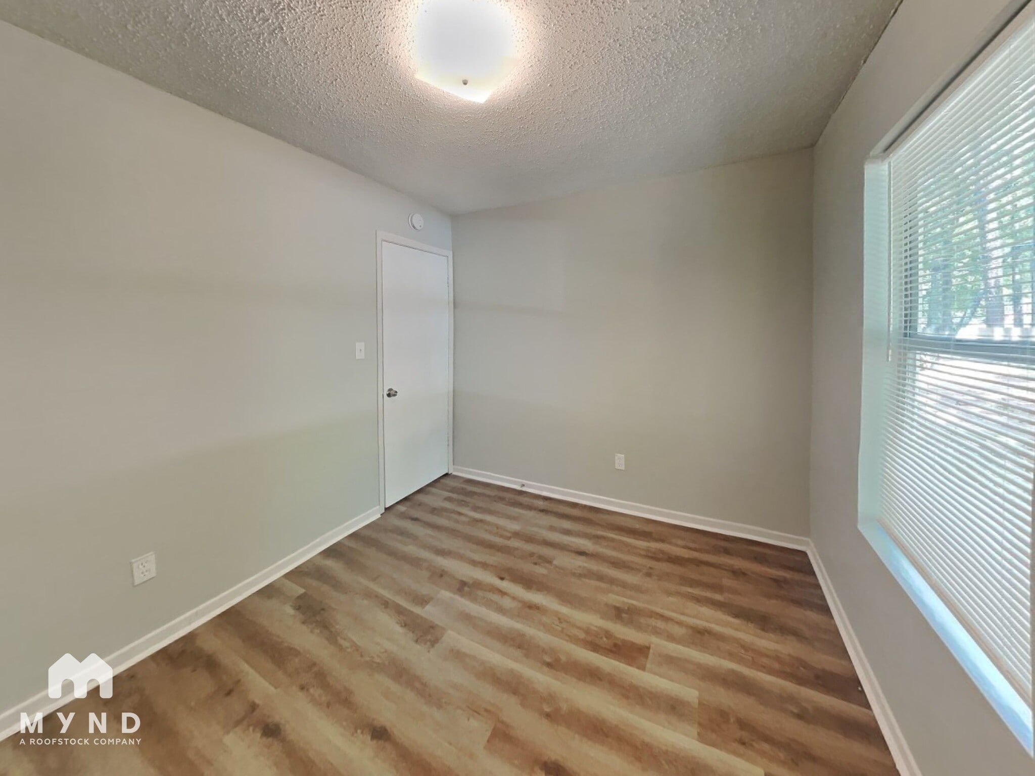 Building Photo - 5910 Honeysuckle Cir