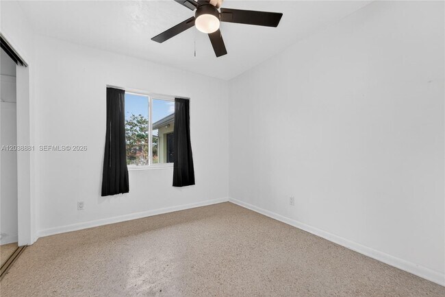Building Photo - 607 Coconut Ave N