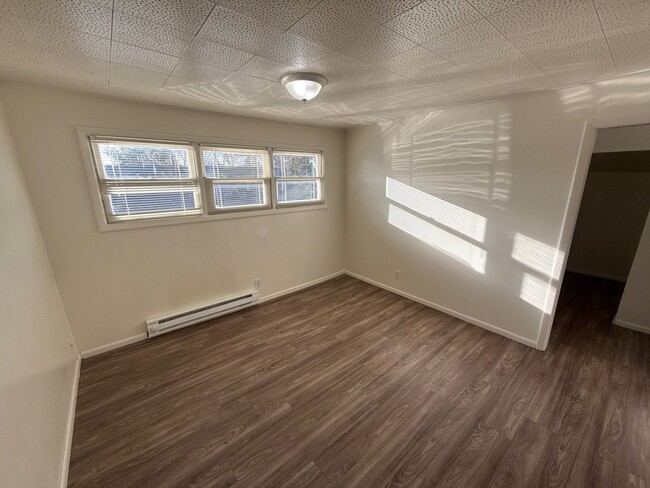 Building Photo - 635A Thompson Avenue Northeast