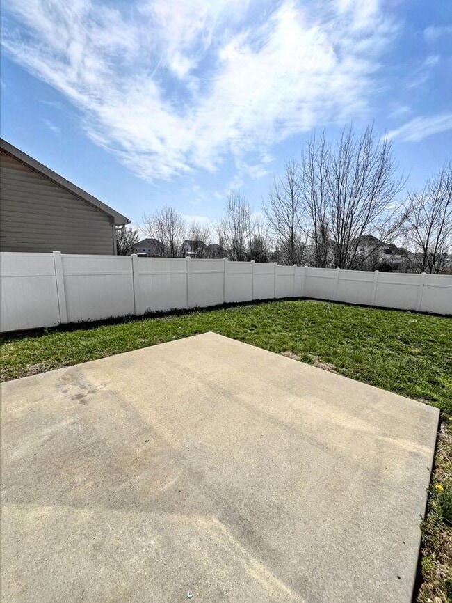 Building Photo - Beautiful 3-Bedroom Home with Modern Comfo...