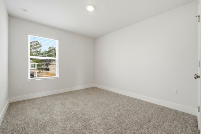 Building Photo - 4932 Valor Ct