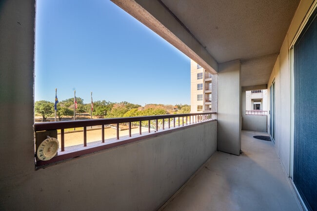 Building Photo - 1 Towers Park Ln