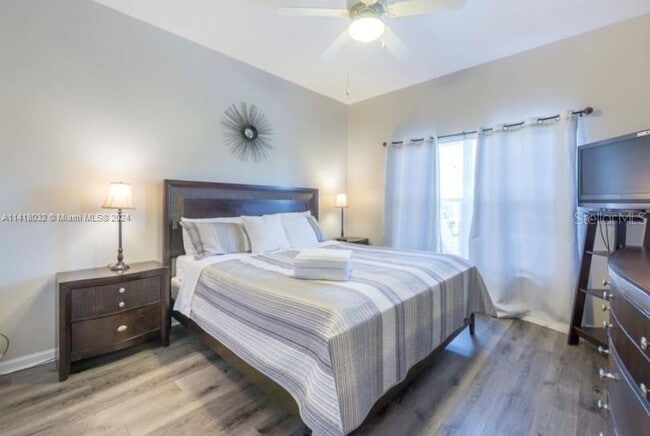 Building Photo - 8121 Fan Palm Way