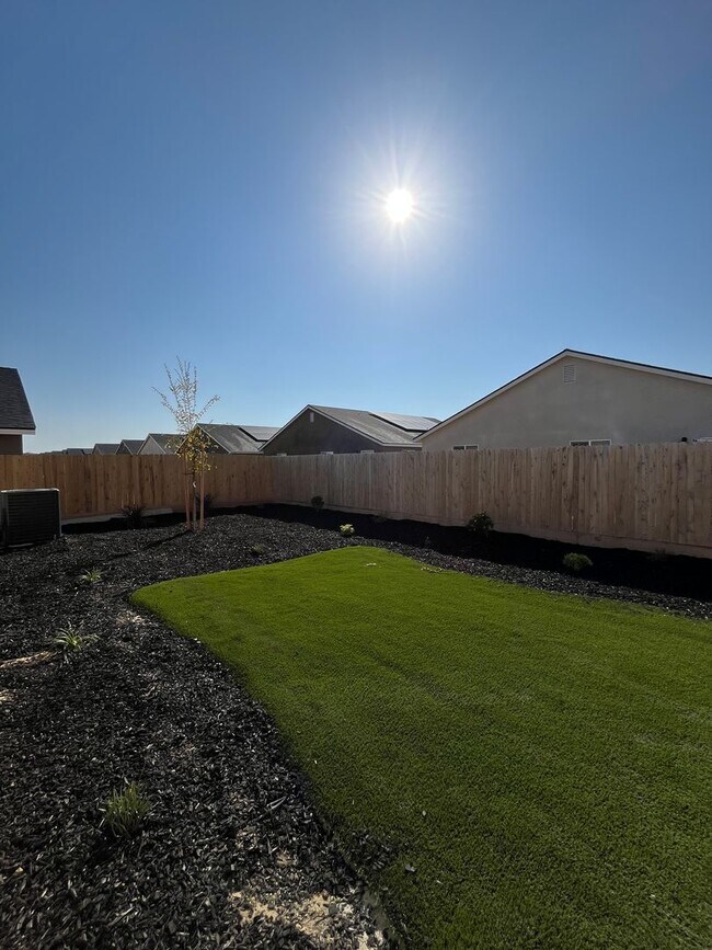 Building Photo - Brand new built! Available Now!