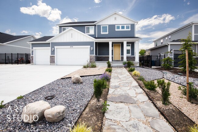 Building Photo - Nearly New Beautiful 3 Bed / 3 Bath Home i...