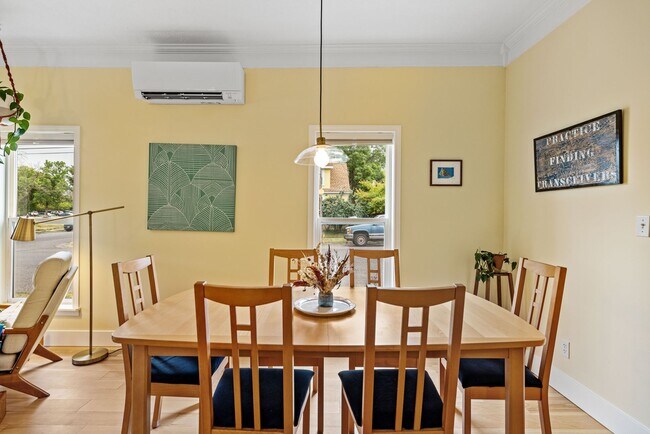 Building Photo - Fully Furnished Northside Bungalow Available for Month of August, 2026