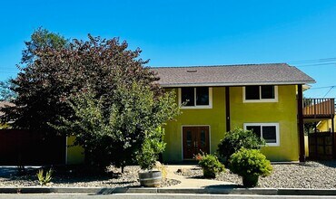 Building Photo - Spacious 4 Bedroom 4 Bath Ojai Home