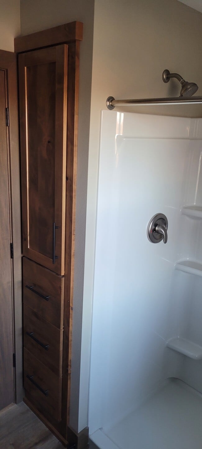 Building Photo - 9333 Skyline Dr