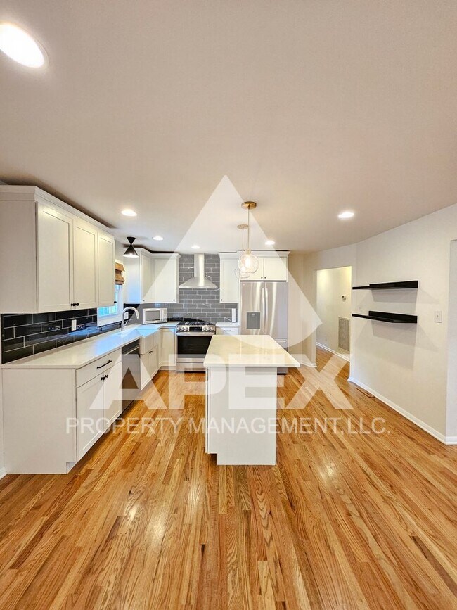 Building Photo - Renovated & Stunning - Single level Brick ...