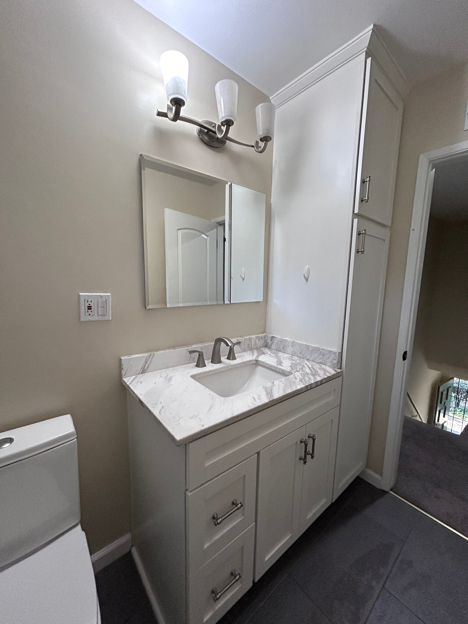 Spacious vanity - 975 S Idaho St