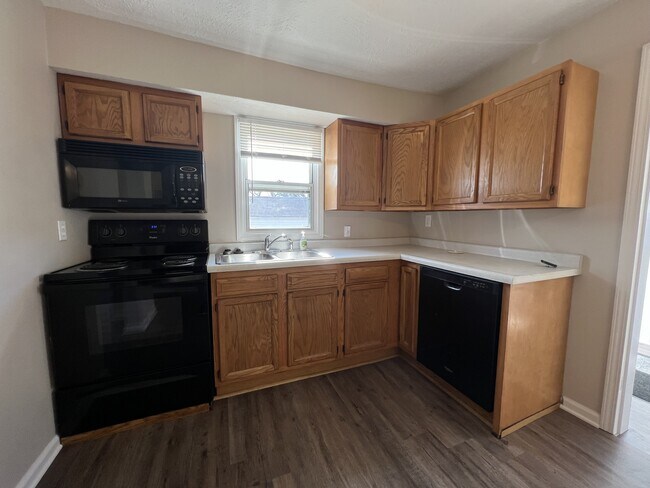 Building Photo - 4304 SE 8th St