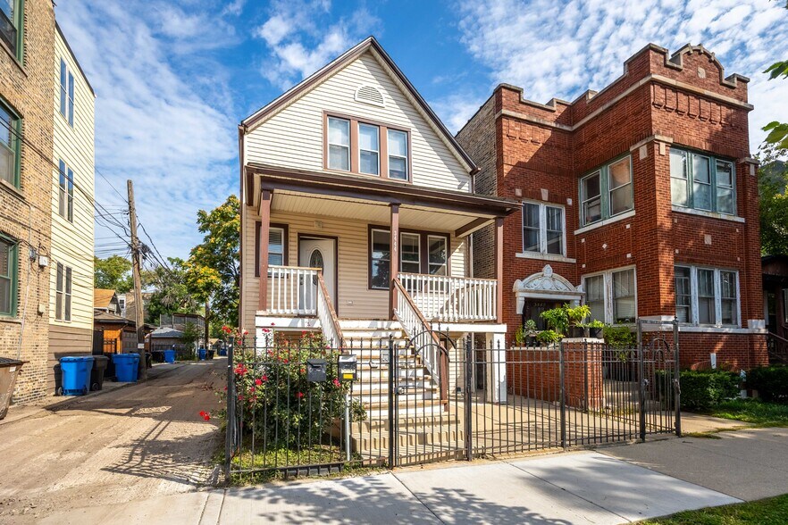 Building Photo - 3444 W Schubert Ave