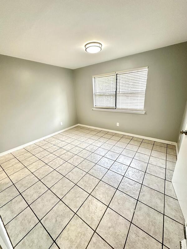 Building Photo - 500 Lincoln St