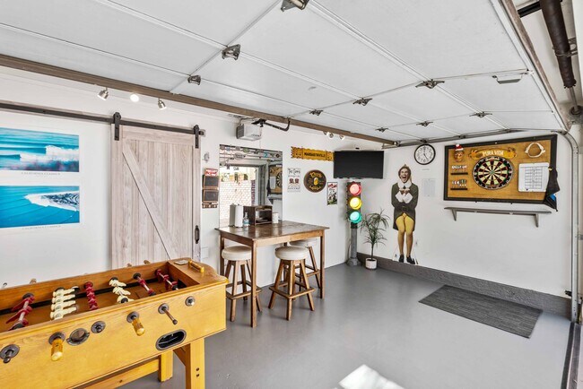 Building Photo - 1605 Lynngrove Dr