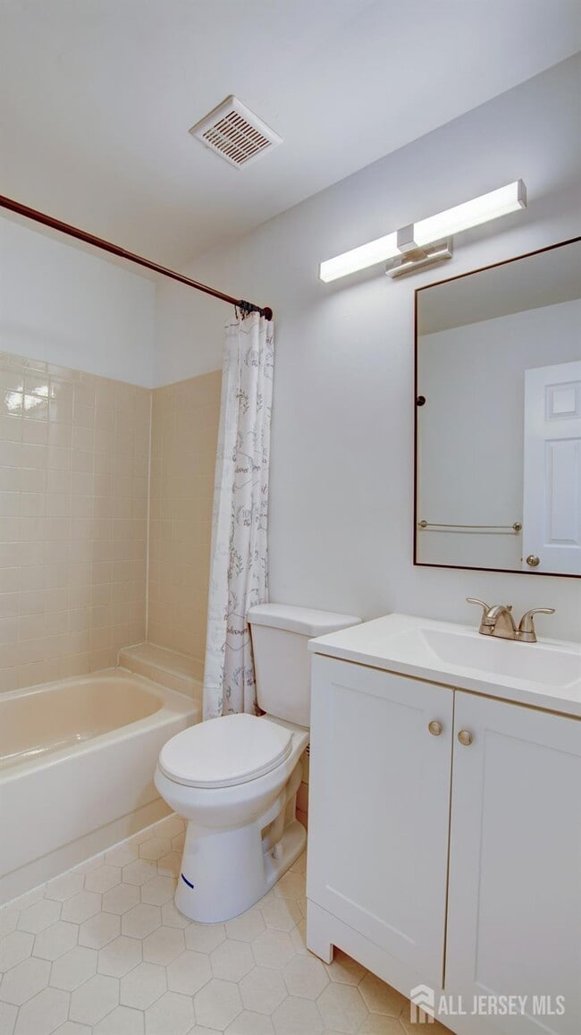 Building Photo - 267 Constitution Cir