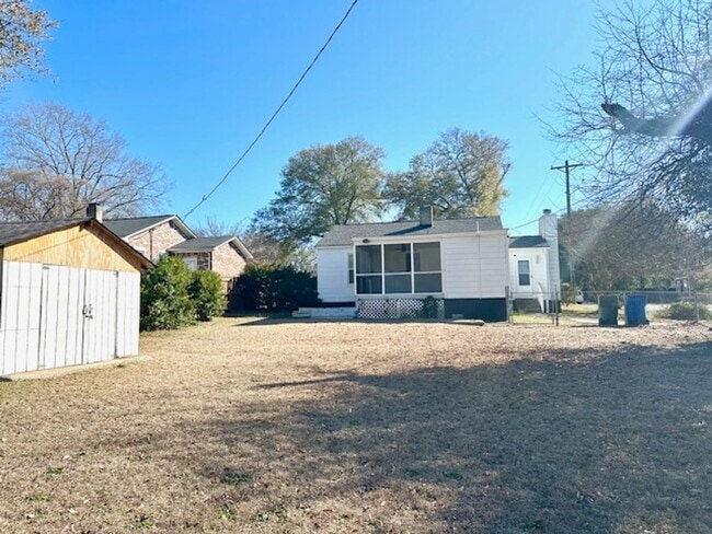 Building Photo - CHARMING HOME IN ROSEWOOD