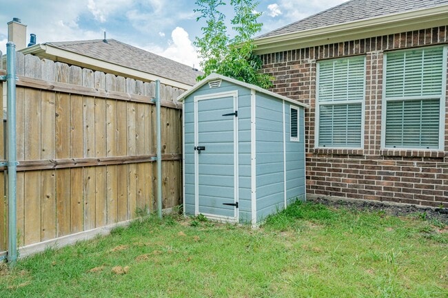 Building Photo - Beautifully Updated 3-Bed, 2-Bath Home Nea...