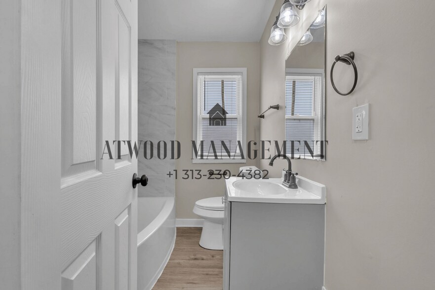 Building Photo - This beautifully updated 3-bedroom, 1-bath single-family home is ready for move-in!