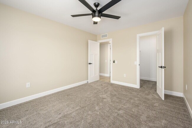 Building Photo - 9702 W Pineridge Dr