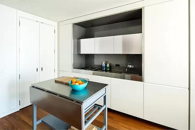 Building Photo - 1 bedroom in New York NY 10005