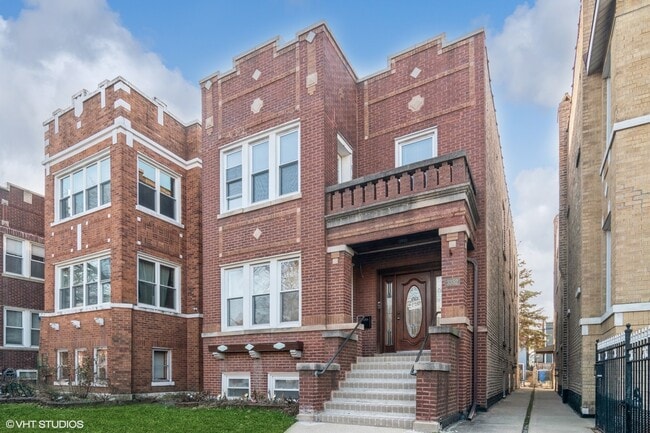 Building Photo - 3352 N Springfield Ave