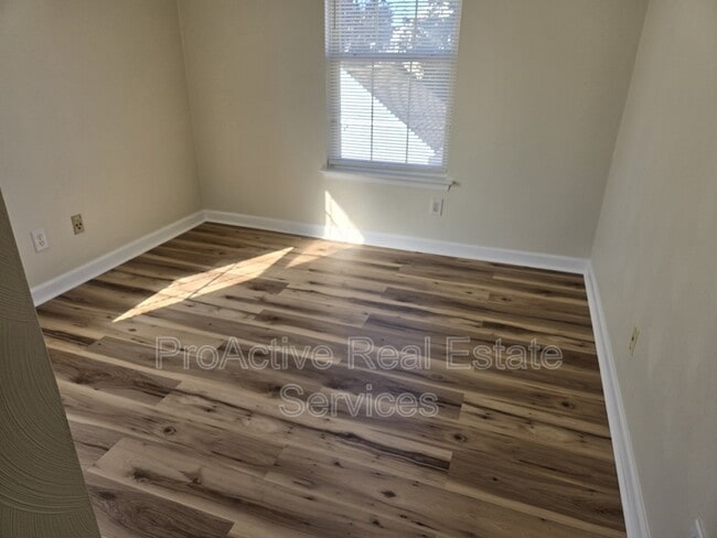 Building Photo - 831 Marshall Ave