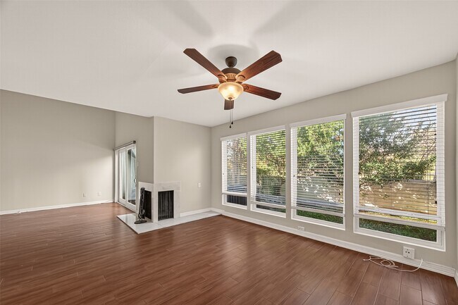 Building Photo - 7655 S Braeswood Blvd