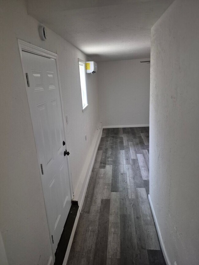 Building Photo - Great Home Located in the Lawton Heights A...