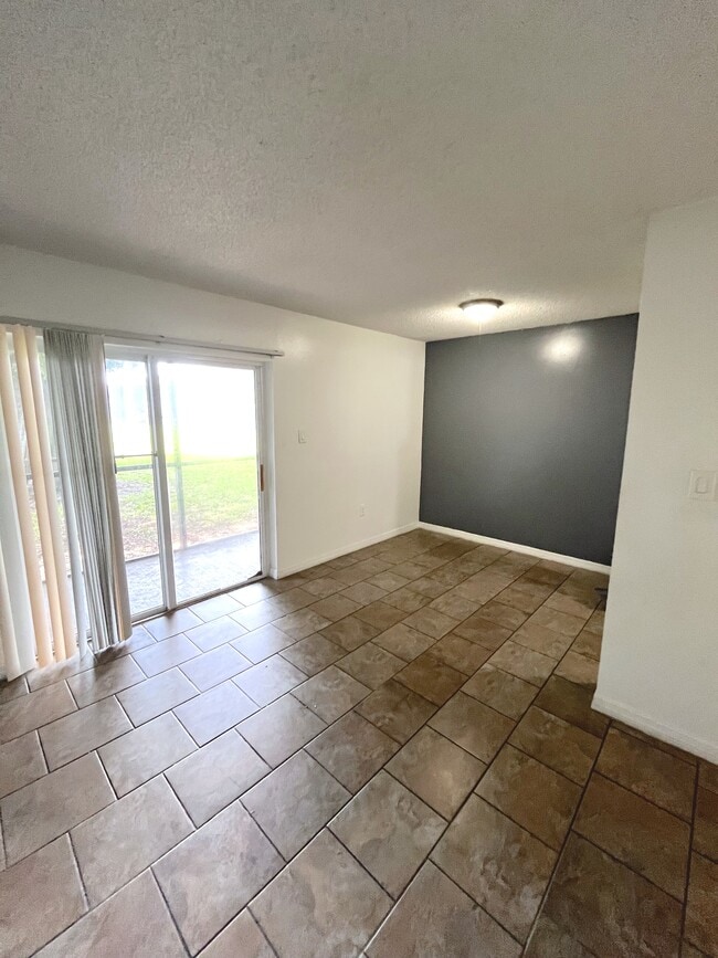 Building Photo - 2537 N Alafaya Trail