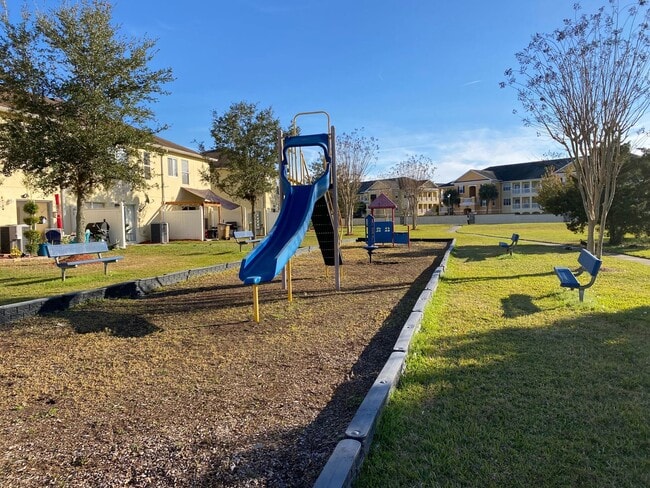 Building Photo - Newly Renovated 2bd/2.5ba in Amber Pointe ...