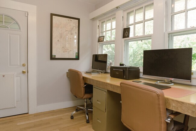 Building Photo - 1707 W 43rd St