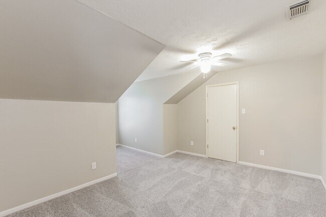 Building Photo - 6602 Bluebottle Ln