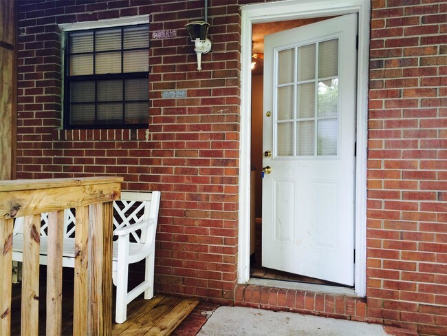 Building Photo - 205 Meadowbrook Ct