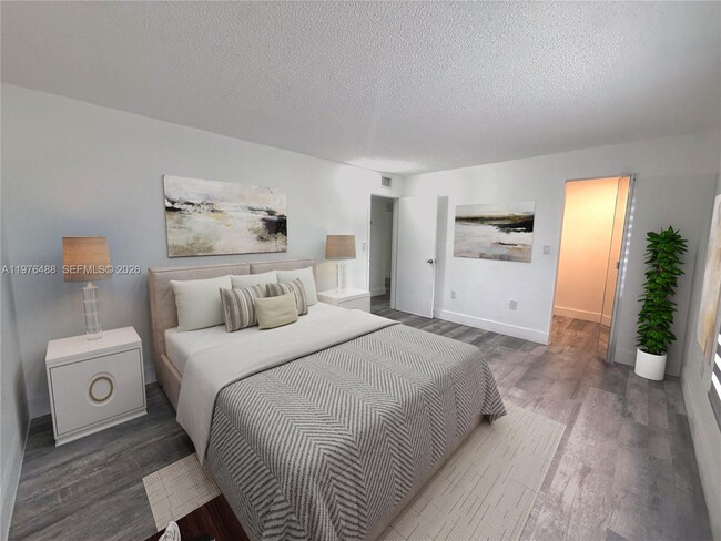 Building Photo - 555 NE 123rd St