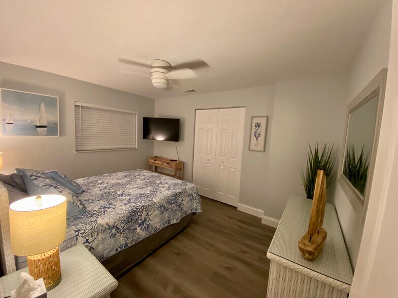 Building Photo - 299 E Central Blvd